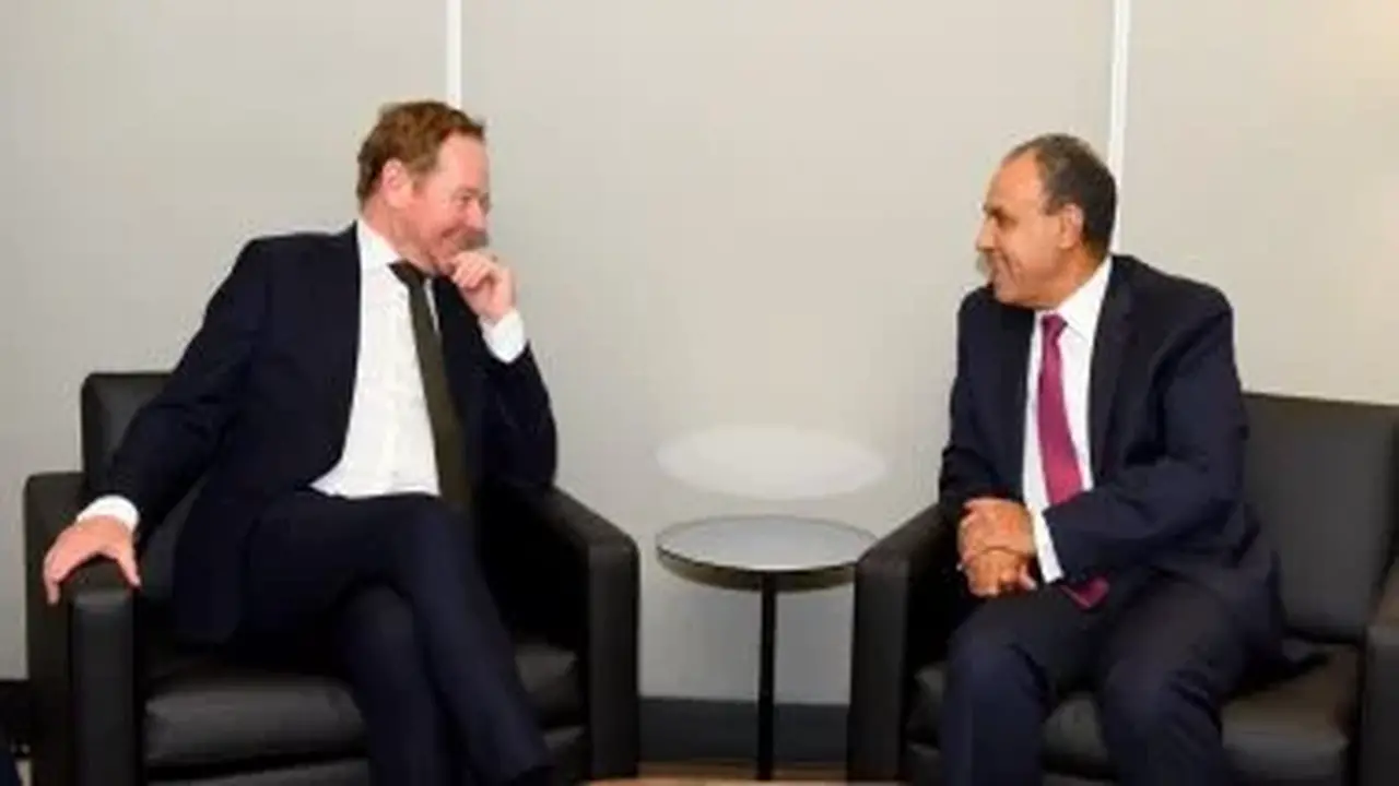 وزير الخارجية يركز على تعزيز العلاقات الثنائية وتطورات الأوضاع في غزة مع نظيره الهولندي